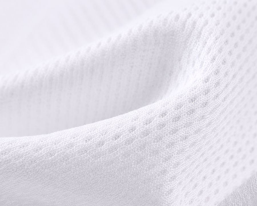 Moisture-wicking inner mesh. Quick-dry.